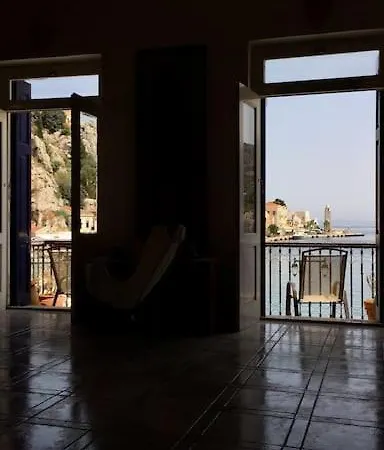Exclusive - Prime Location Overlooking Harbour Apartment