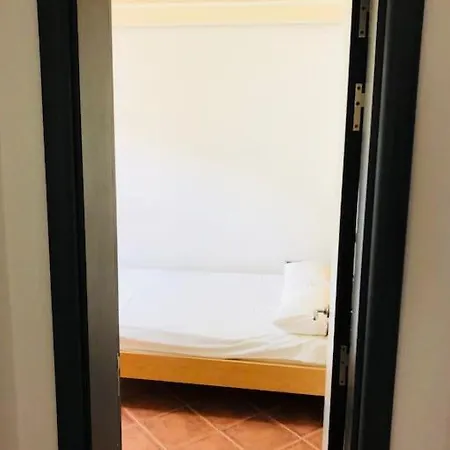 Exclusive - Prime Location Overlooking Harbour Apartment