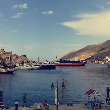 Exclusive - Prime Location Overlooking Harbour Apartment