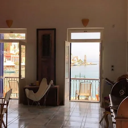Exclusive - Prime Location Overlooking Harbour Apartment