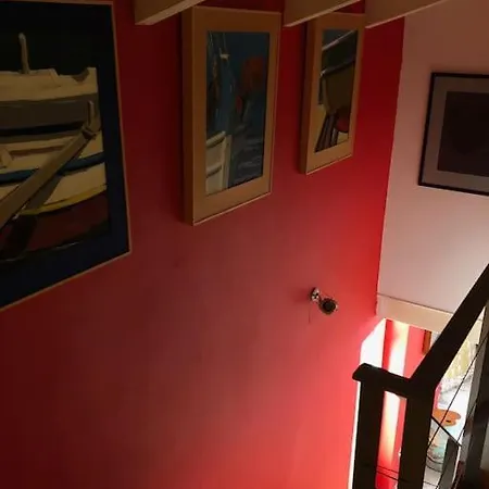 Exclusive - Prime Location Overlooking Harbour Apartment