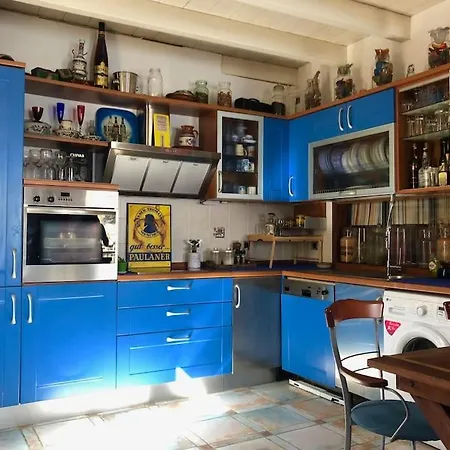 Exclusive - Prime Location Overlooking Harbour Apartment *
