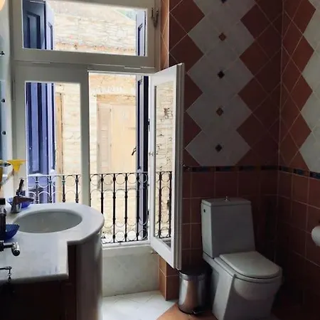 Apartment Exclusive - Prime Location Overlooking Harbour *