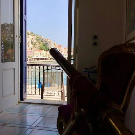 Exclusive - Prime Location Overlooking Harbour Apartment *