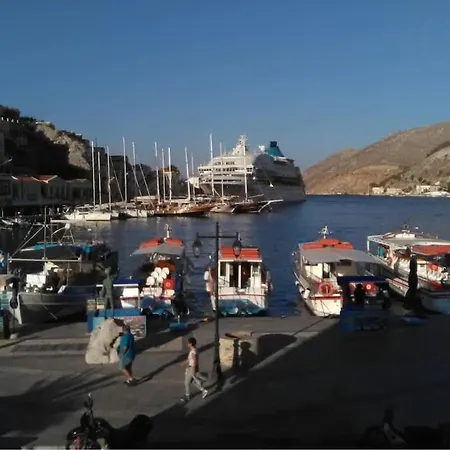 Appartement Exclusive - Prime Location Overlooking Harbour Sými